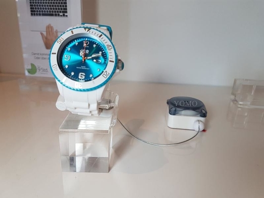 Alarmed Snapper With Watch Strap Clamp For Smartwatch Display